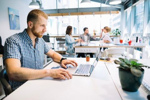 Arbeiten in Deutschland Leitfaden: Jobs, Bewerbungsverfahren, Qualifikationen und Arbeitsleben