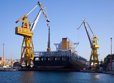 Guide to Lifting Equipment for Marine Applications: What You Need to Know