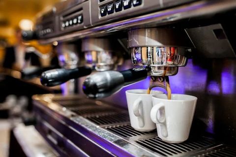 Espresso Coffee Machines Explained: Types, Features, Brewing and Maintenance Tips