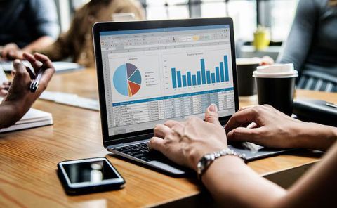 Explore AI Business Analytics Tools: Data Applications, Decision-Making Benefits, Key Features and Emerging Trends