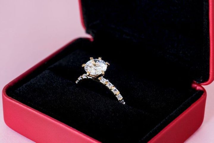 Lab Grown Diamond Ring Guide: Popular Styles, Settings & Quality Compared