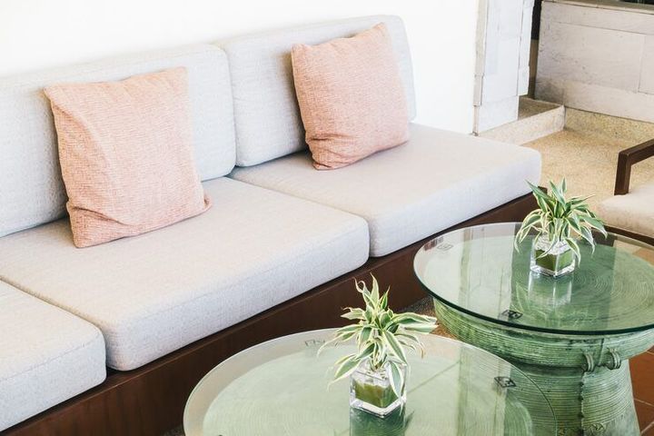 Acrylic Furniture Suggestions That Make Small Rooms Feel Bigger