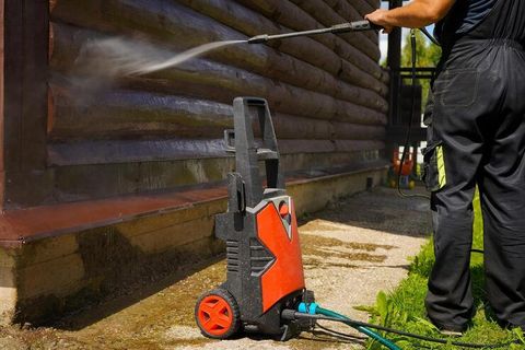 Commercial Pressure Washers Guide: Types, Features, Applications, Benefits and Maintenance